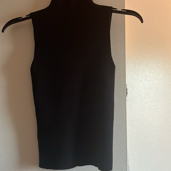 O2 Turtle Neck Tank - Picture 3 of 6